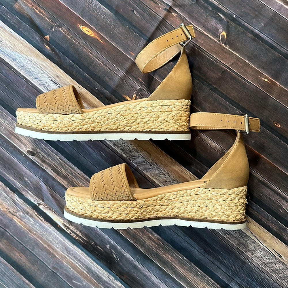 Dolce Vita size 9.5 Espadrille Shoes W Baker Camel nab